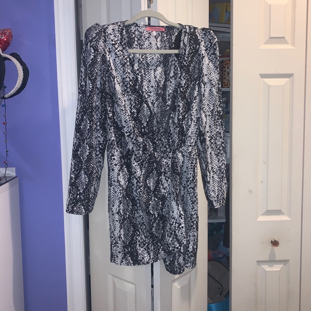 Signature 8 snake skin print long sleeve dress